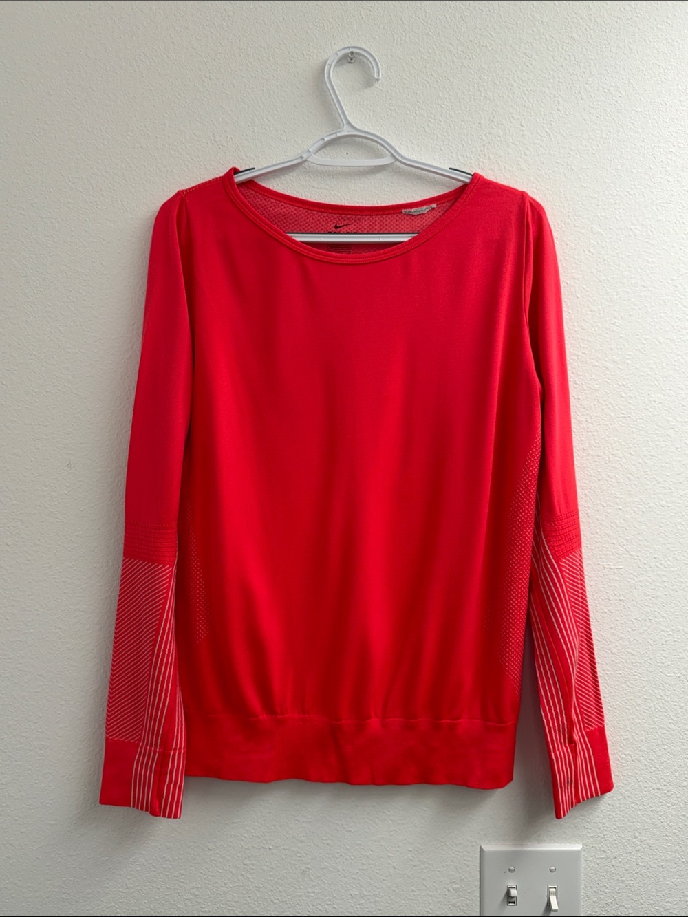 Nike DRI-Fit Bright neon pink/orange Long Sleeve Athletic Pullover size medium